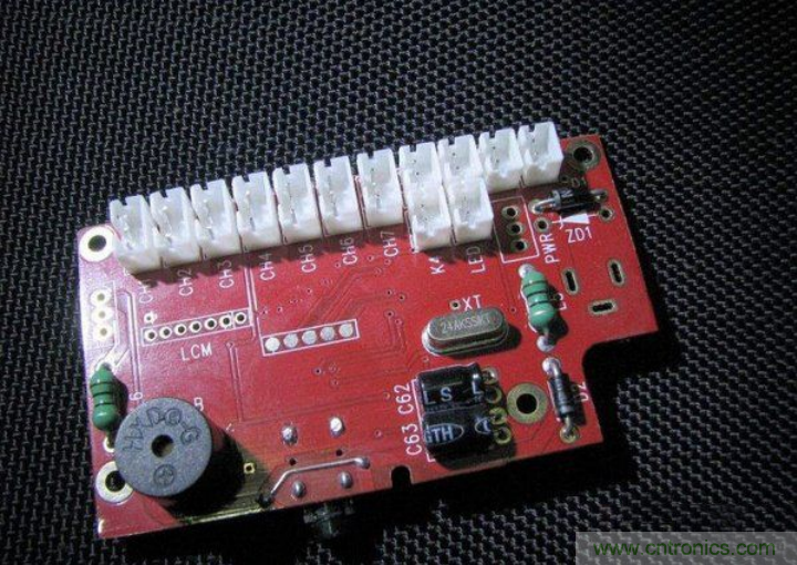 無人機 DIY 制作全過程，酷得不要不要的！