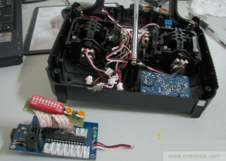 無人機 DIY 制作全過程，酷得不要不要的！