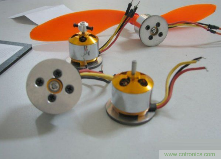 無人機 DIY 制作全過程，酷得不要不要的！