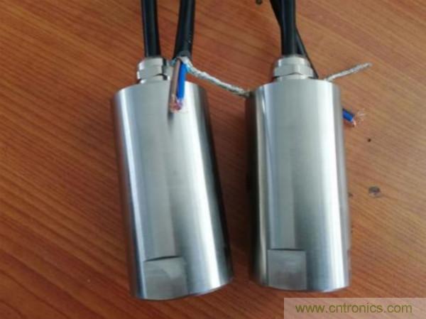 振動(dòng)傳感器的機(jī)電變換原理？主要的分類(lèi)有哪些？
