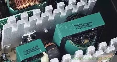電源內部&ldquo;一目了然&rdquo;