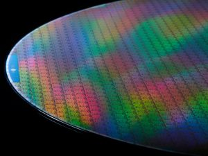 硅光技術新突破：意法半導體PIC100開啟數據中心高能效時代